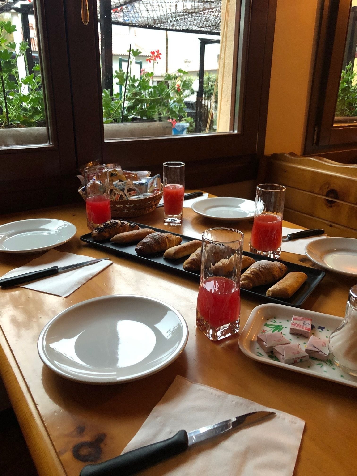 Free daily continental breakfast 
