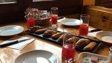 Free daily continental breakfast