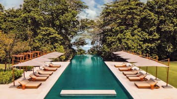 3 outdoor pools, open 9:00 AM to 6:00 PM, free pool cabanas