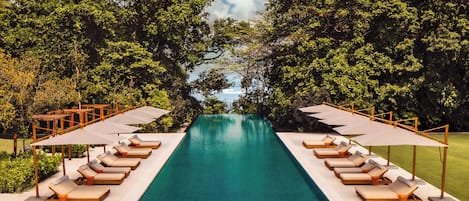 3 個室外泳池;09:00 至 18:00 開放;免費小屋、泳池傘