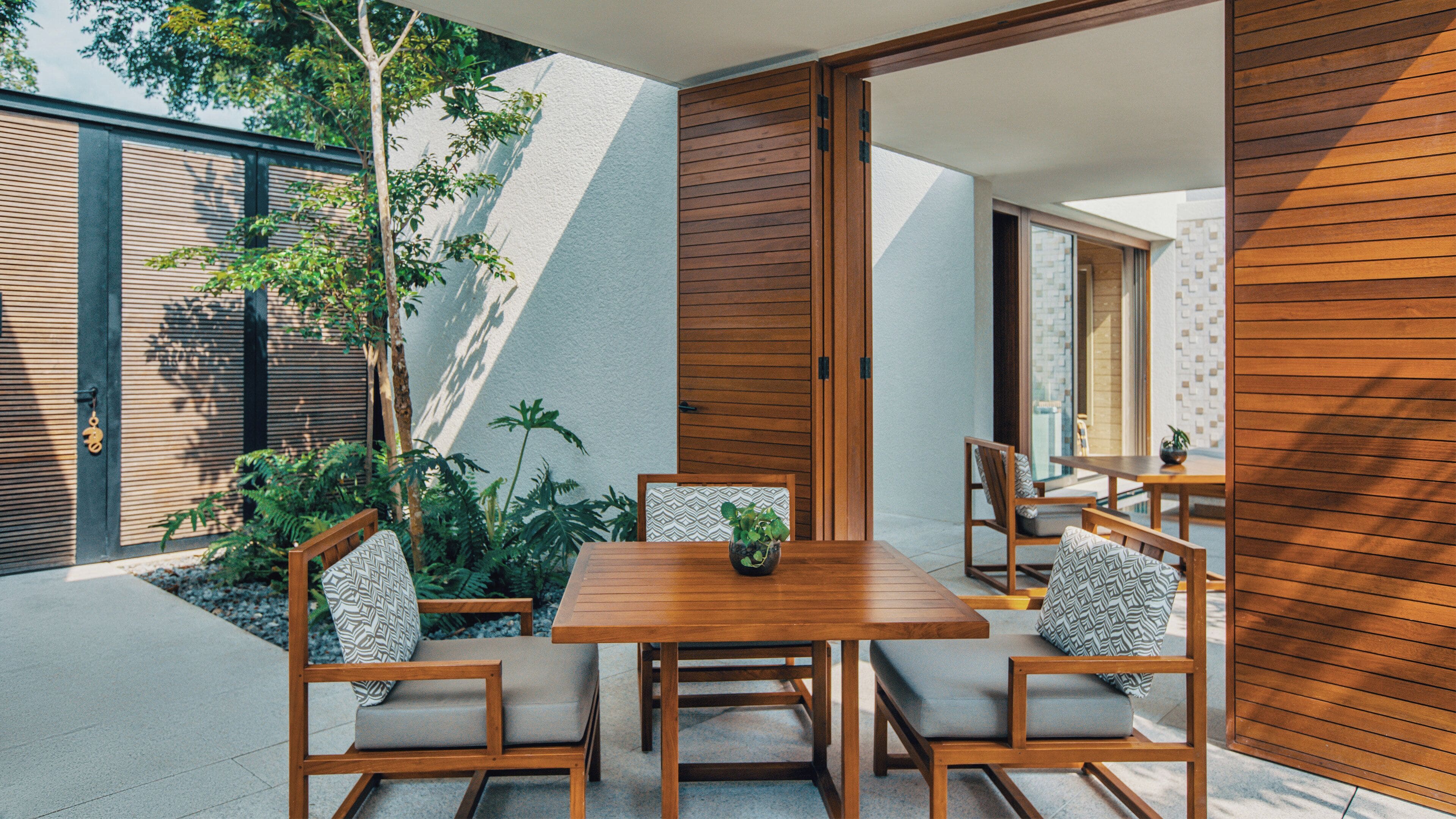 Frette Italian sheets, premium bedding, minibar, in-room safe