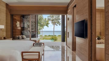 Frette Italian sheets, premium bedding, minibar, in-room safe