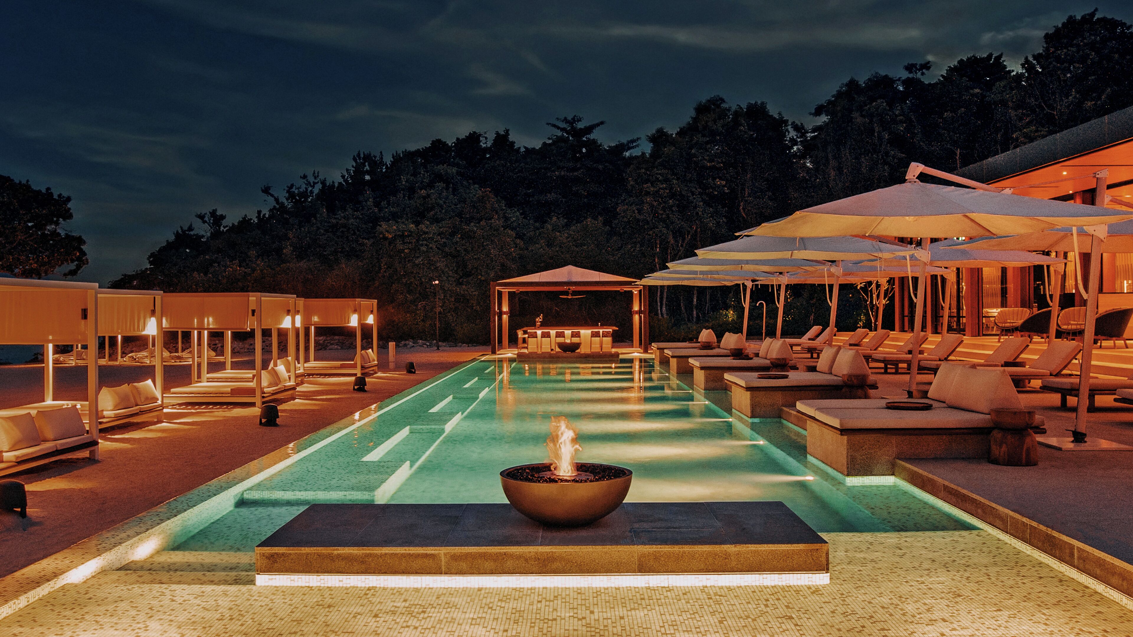 3 ulkouima-allasta avoinna 9.00–18.00, ilmaisia cabañoita