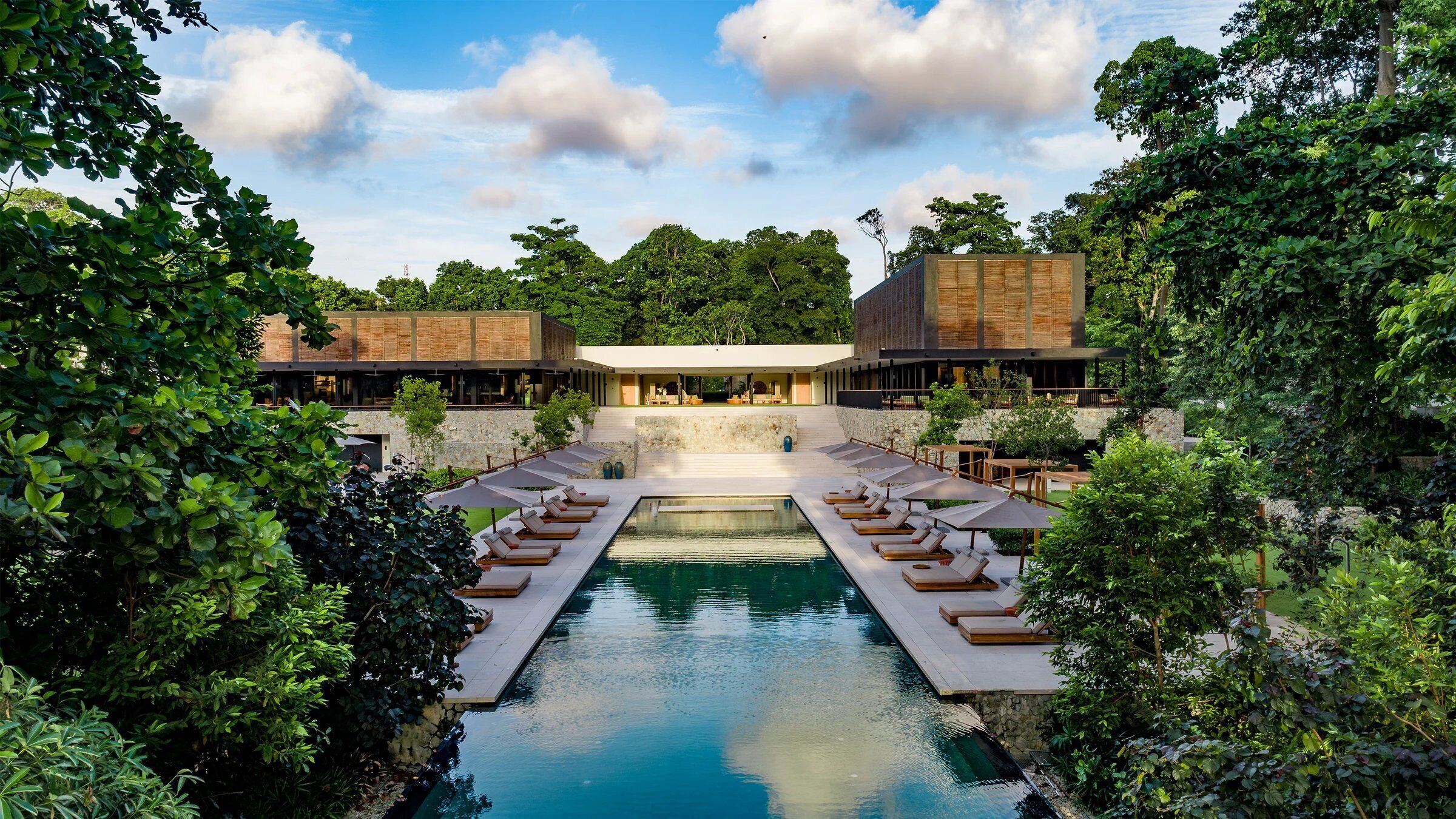 3 hồ bơi ngoài trời, mở cửa từ 9:00 đến 18:00, lều miễn phí 