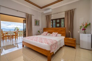 Deluxe Double Room, Sea View | Egyptian cotton sheets, premium bedding, minibar, in-room safe