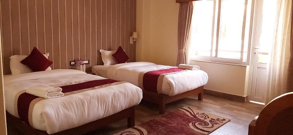 Premium bedding, desk, free WiFi