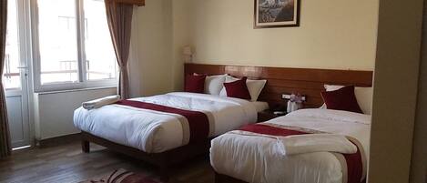 Ropa de cama de alta calidad, escritorio y wifi gratis