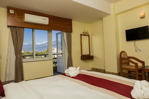 Premium bedding, desk, free WiFi - Hotel Elegant (Pokhara)