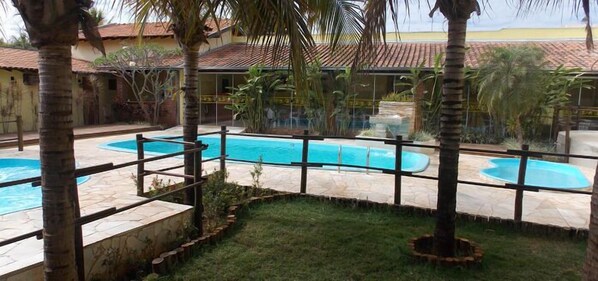 3 piscine all'aperto