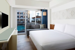 Room, 1 Queen Bed, Pool View | Pool | Outdoor pool, pool umbrellas, sun loungers - Fairfield by Marriott Bali Kuta Sunset Road (Kuta)