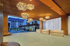 2 bars/lounges, lobby lounge - Fairfield by Marriott Bali Kuta Sunset Road (Kuta)