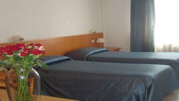 Zimmersafe, kostenloses WLAN, BettwÀsche