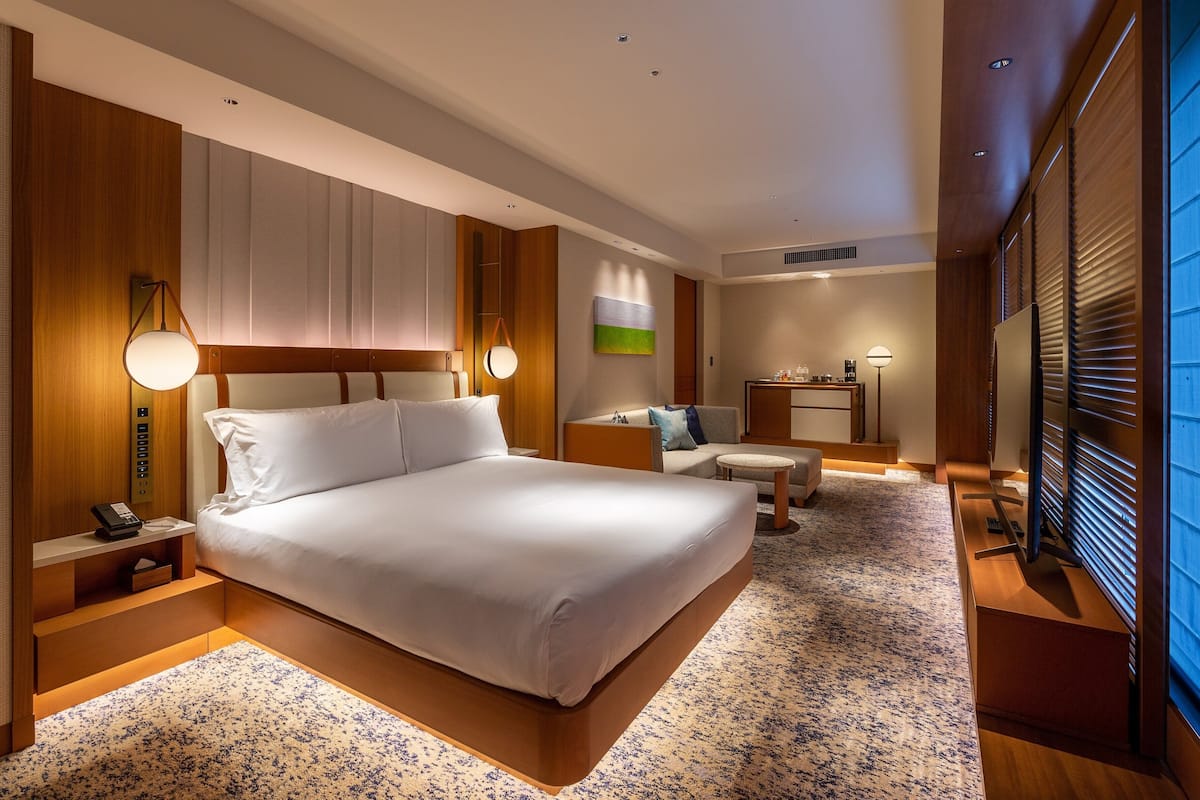 Junior-Suite, 1 King-Bett, Zutritt zur Club Lounge | Minibar, Zimmersafe, Schreibtisch, laptopgeeigneter Arbeitsplatz