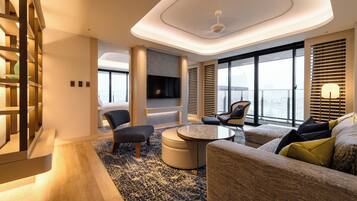 Suite, 1 Bedroom, Club Lounge Access | Minibar, in-room safe, desk, laptop workspace