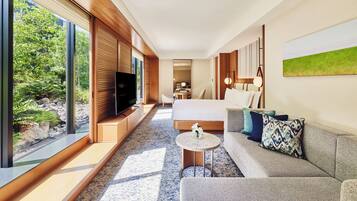 Junior Suite, 1 King Bed, Club lounge access | Minibar, in-room safe, desk, laptop workspace