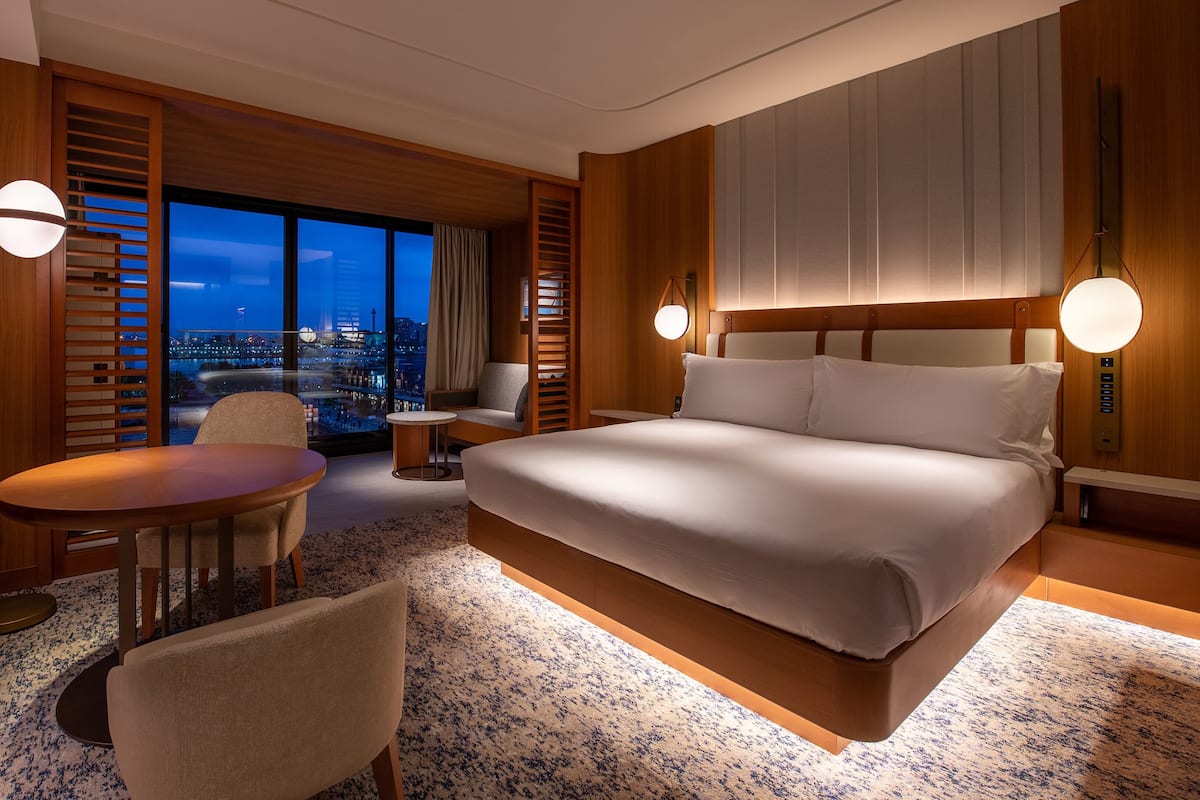 Classic-Zimmer, 1 King-Bett (Yokohama Harbour View) | Minibar, Zimmersafe, Schreibtisch, laptopgeeigneter Arbeitsplatz