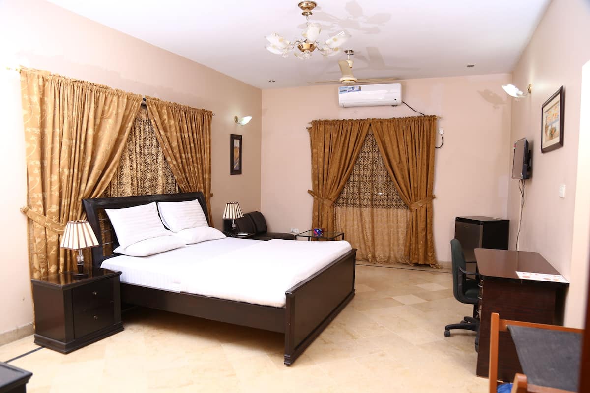 Premium bedding, individually decorated, individually furnished, desk
