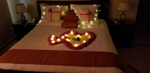 Deluxe Room | Premium bedding, individually decorated, individually furnished, desk - Luxury Inn (Karachi)