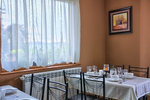 Restaurant - Guest House Slunchev Cviat (Batak)