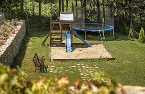 Área de juegos infantiles al aire libre