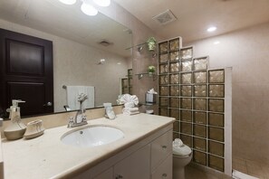 Bathroom - Xaman Ha 7204 (Playa del Carmen)