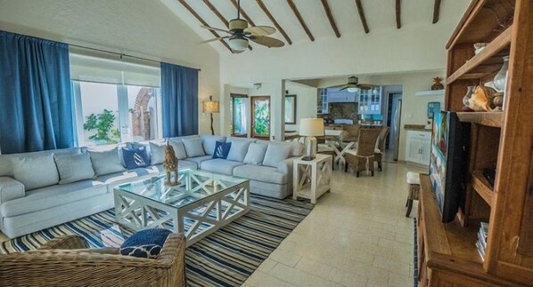 Flat-screen TV - Casa Caribe I (Playa del Carmen)