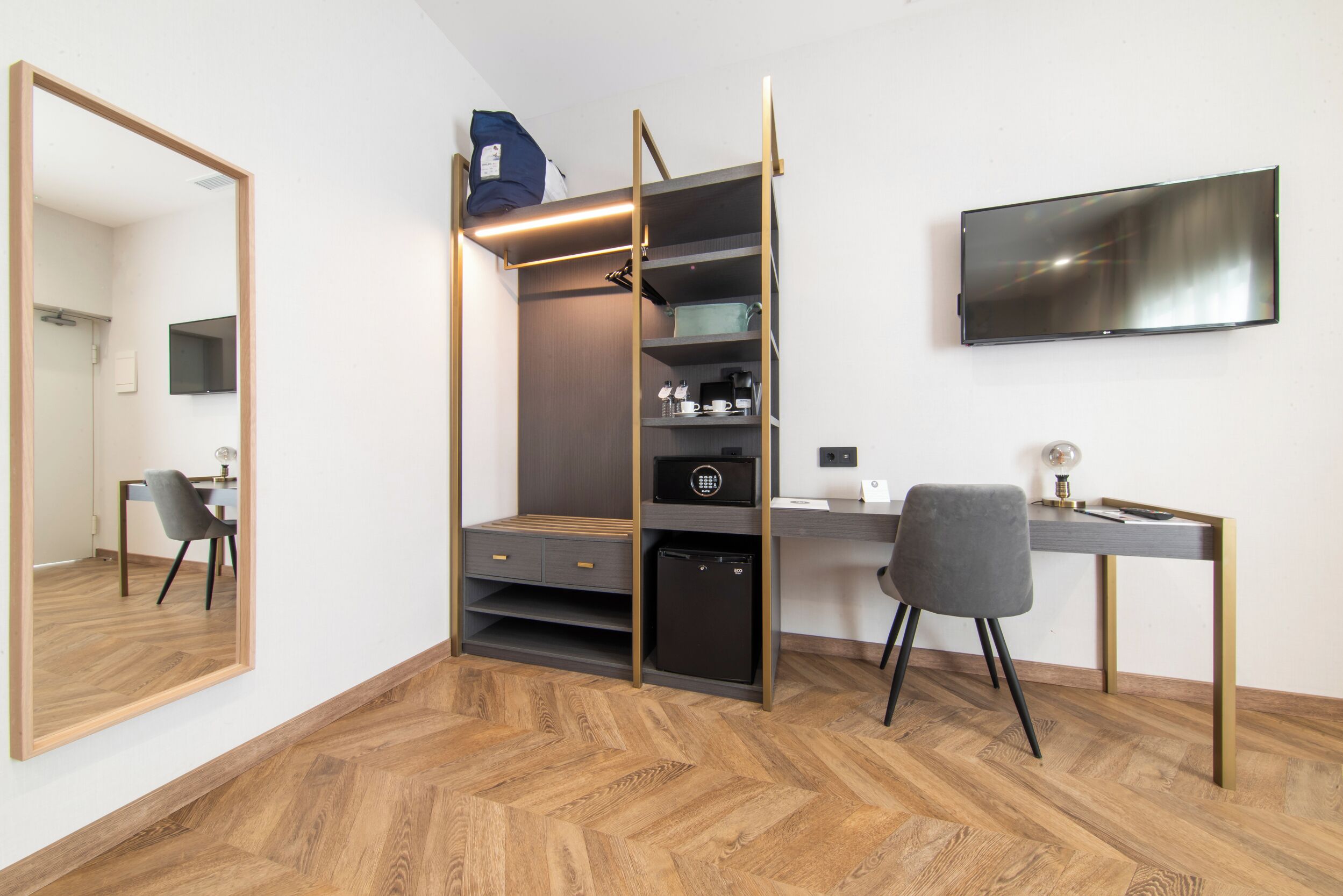 down duvets, minibar, in-room safe, desk