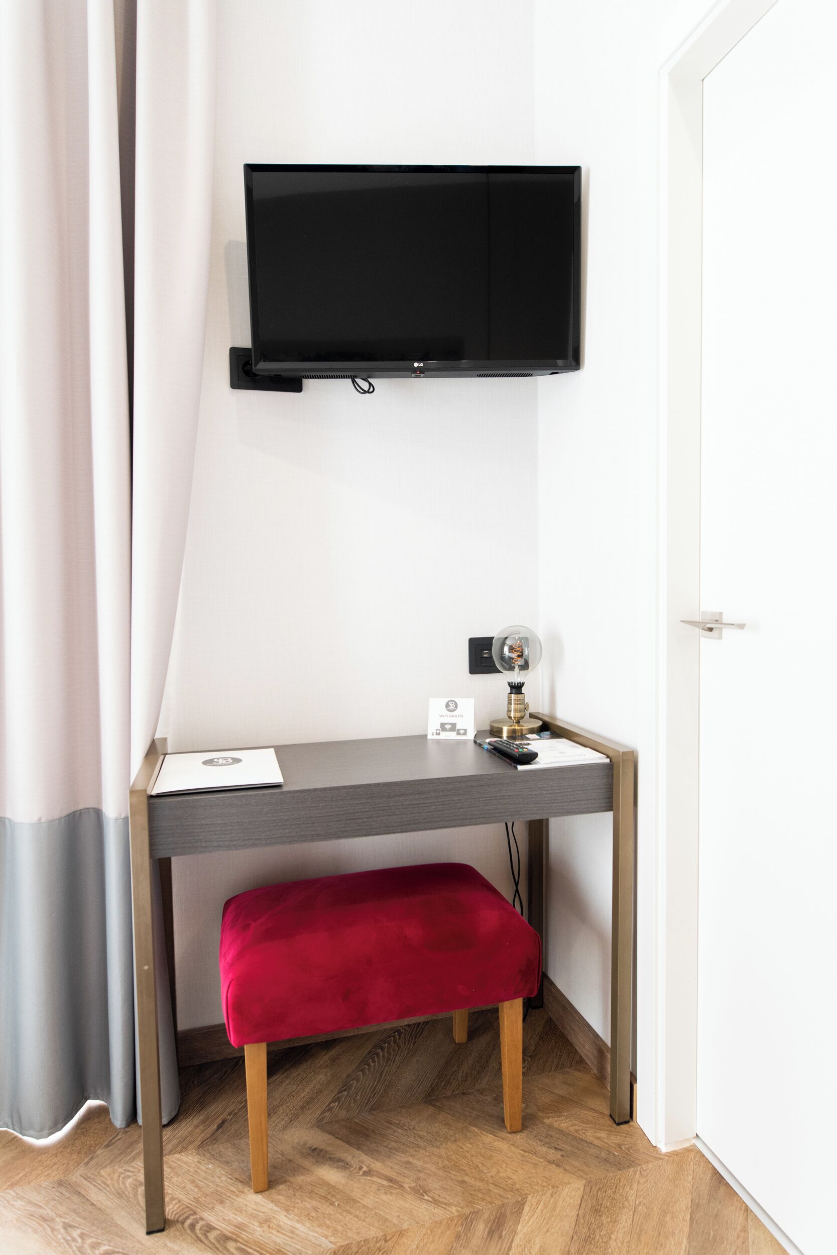 triple room | down duvets, minibar, in-room safe, desk