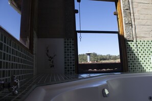 Honeymoon chalet | Een minibar, verduisterende gordijnen, gratis wifi, beddengoed