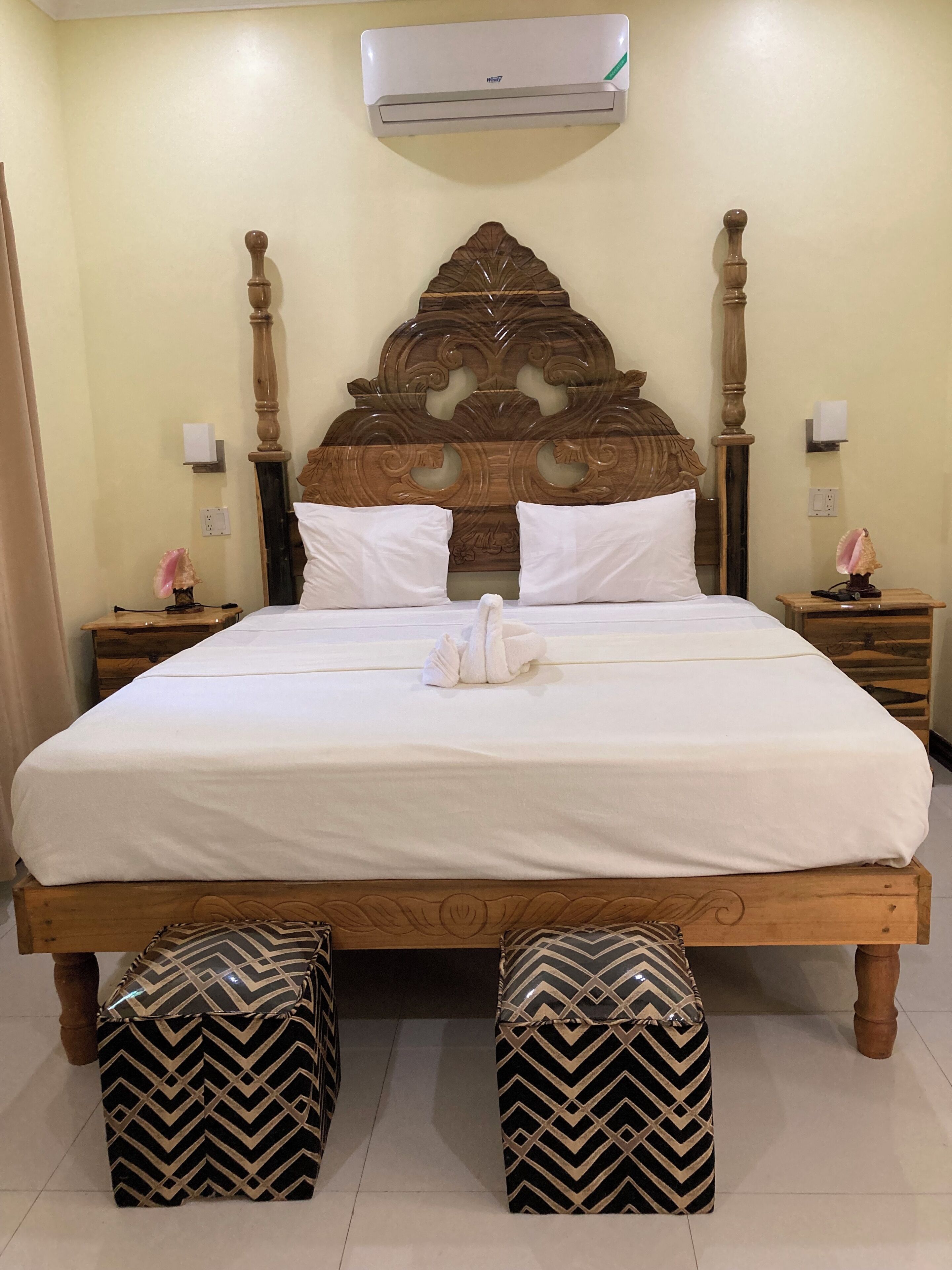 Deluxe Double Room, 1 King Bed, Non Smoking | Individually decorated, individually furnished, iron/ironing board