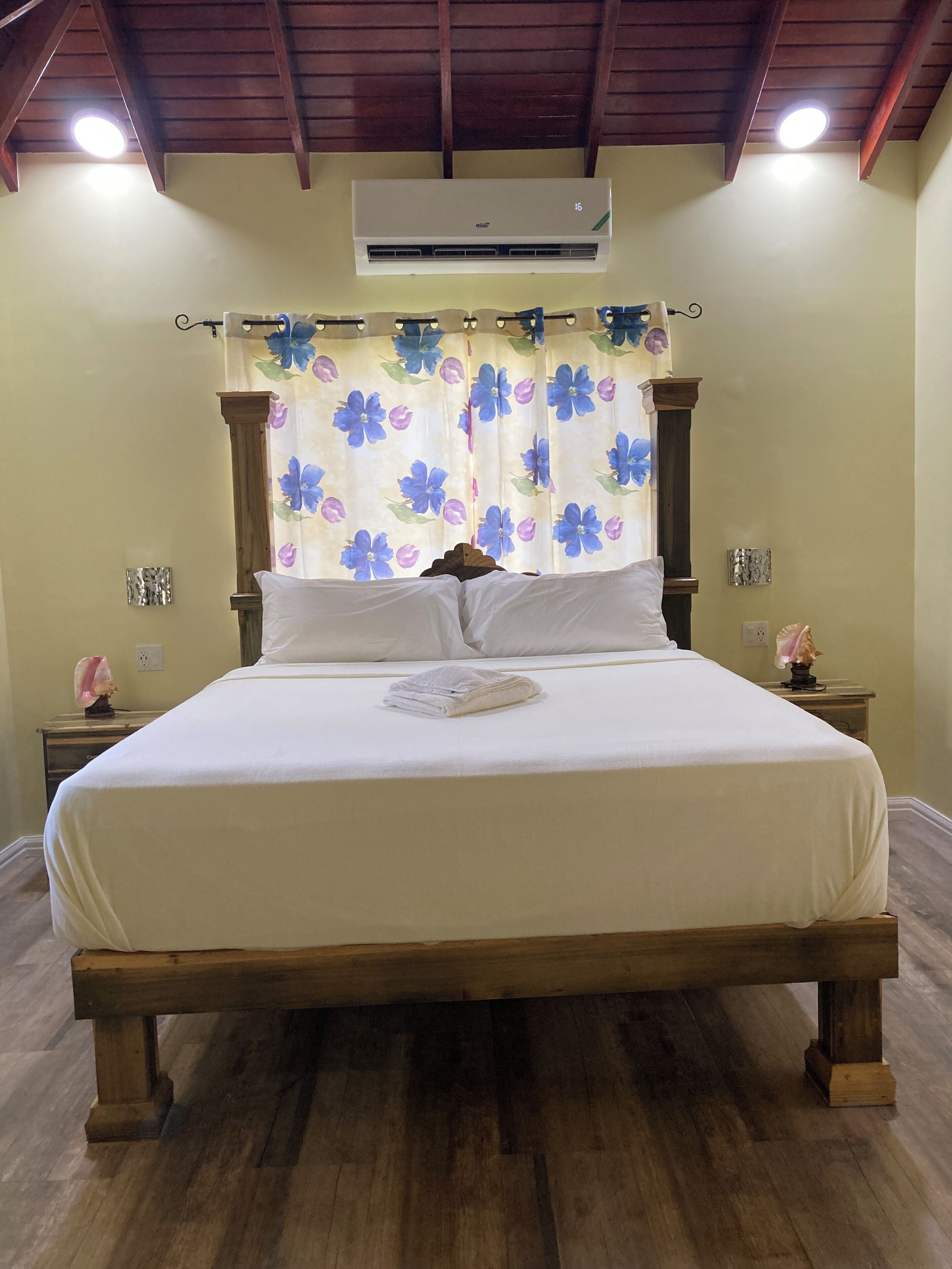 Deluxe Studio, 1 Bedroom | Individually decorated, individually furnished, iron/ironing board