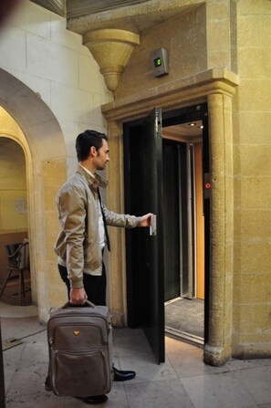 Lobby - Palais du Papes (Avignon)