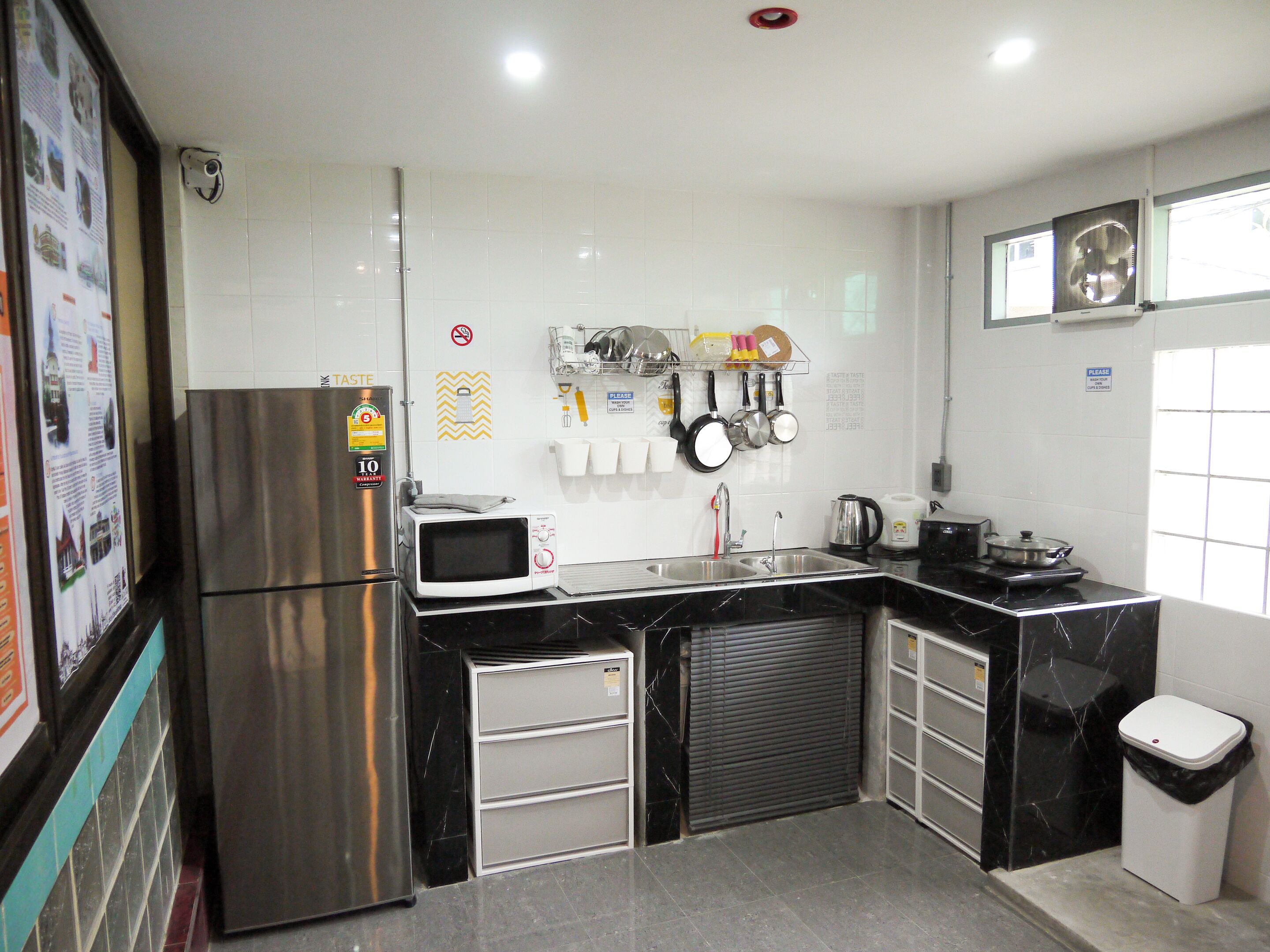Family Room with a Private Bathroom | Shared kitchen | Fridge, microwave, toaster, rice cooker