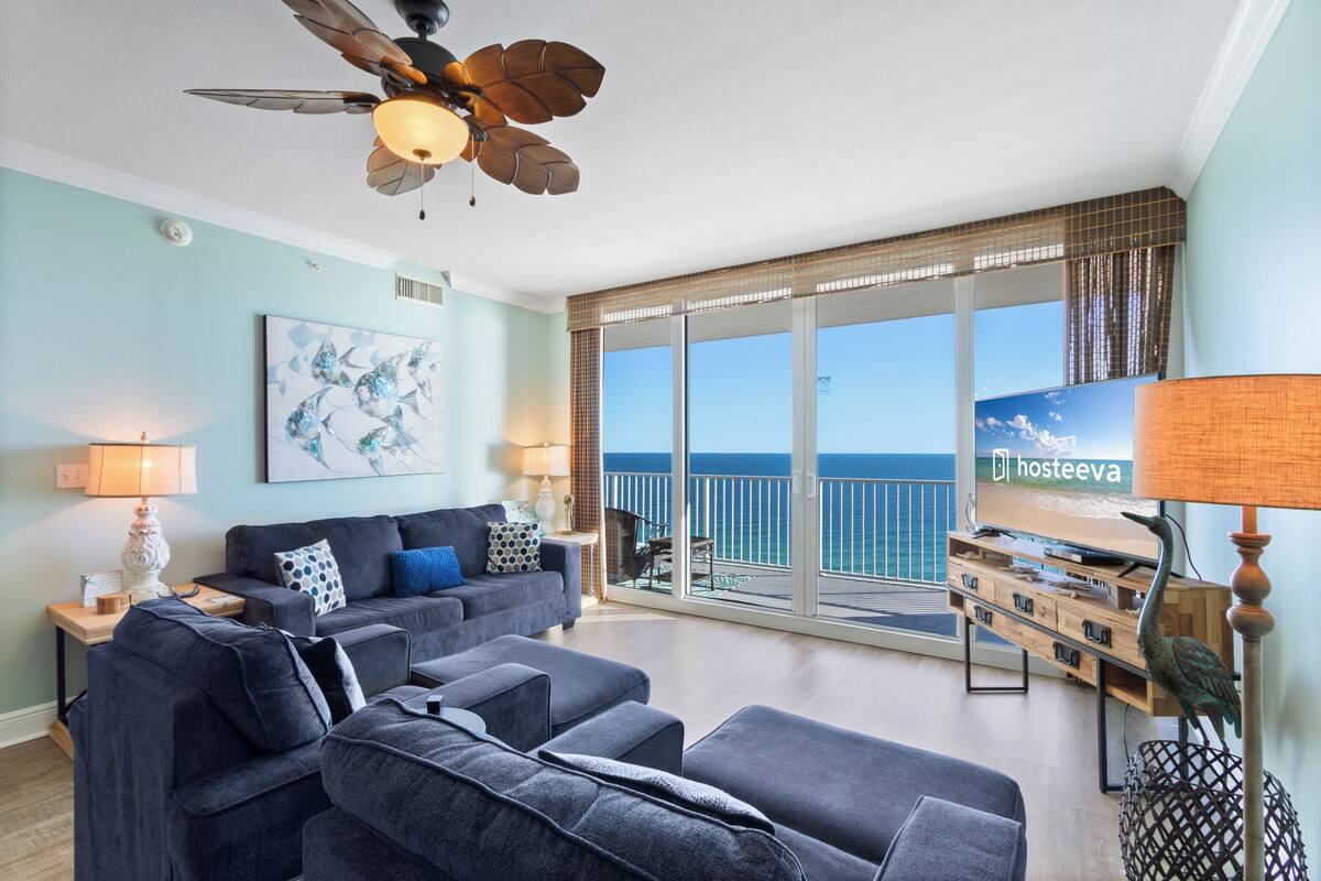 Family Condo, 3 Bedrooms, Jetted Tub, Beach View | Living room