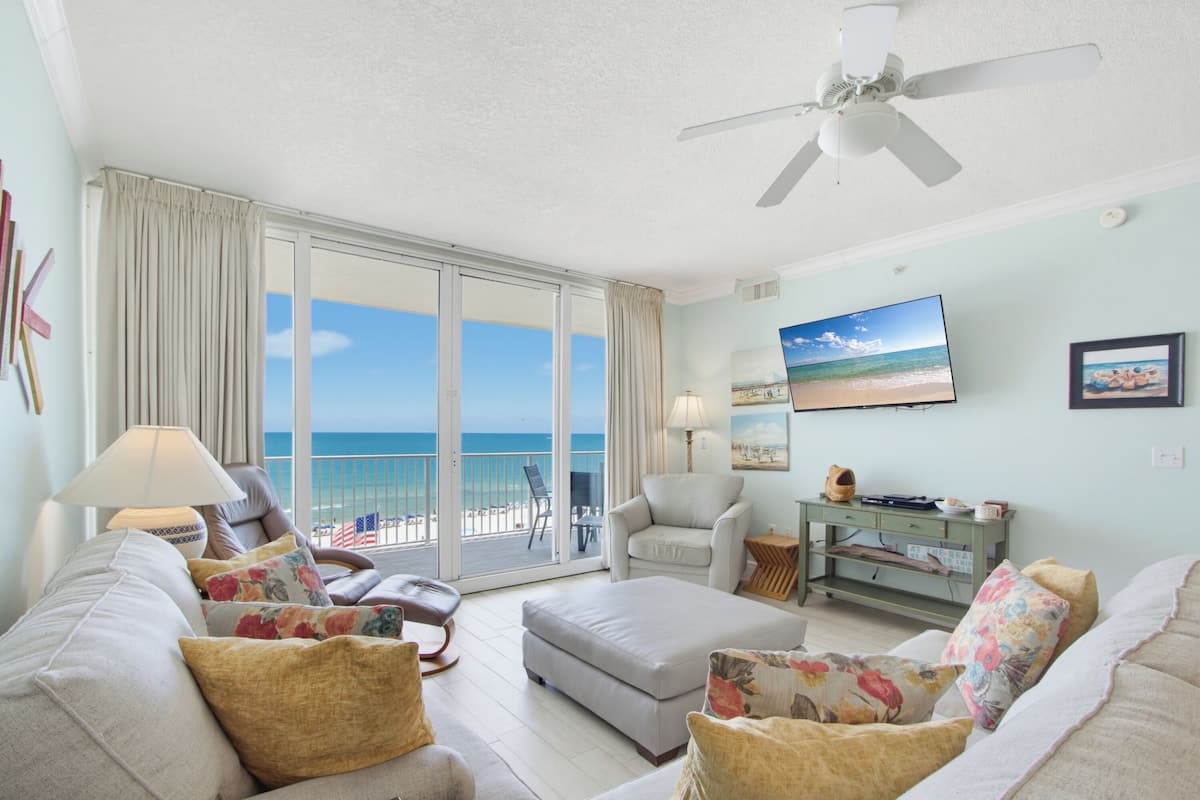 Comfort Condo, 3 Bedrooms, Jetted Tub, Beach View | Living room