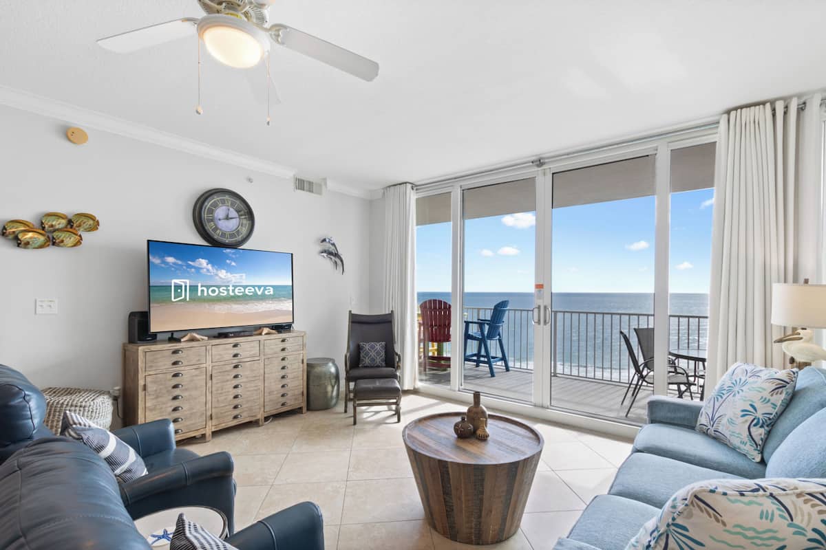 Exclusief appartement, 3 slaapkamers, balkon, uitzicht op strand | Woonkamer