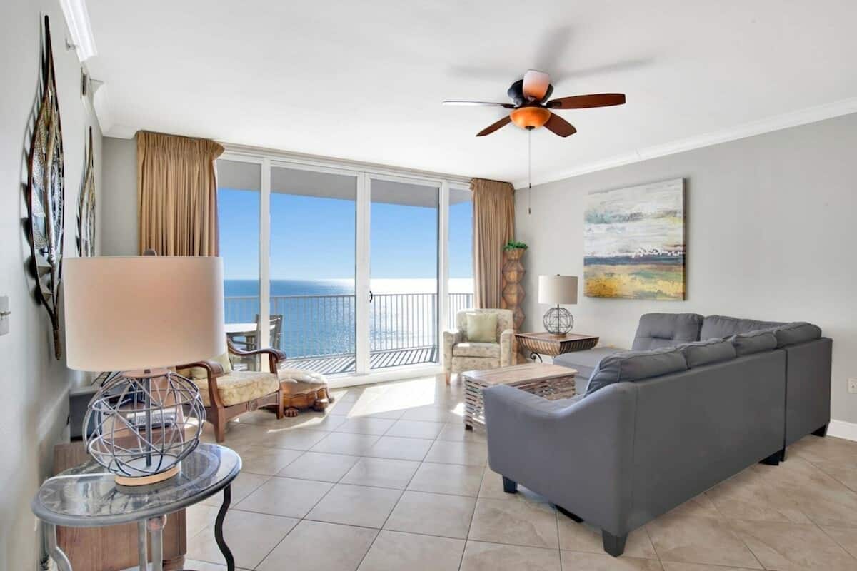 Executive-lejlighed - 3 soveværelser - balkon - strandudsigt | Stue