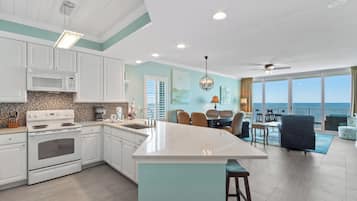 Romantic Condo, 3 Bedrooms, Balcony, Beach View | Private kitchen | Fridge, microwave, oven, stovetop