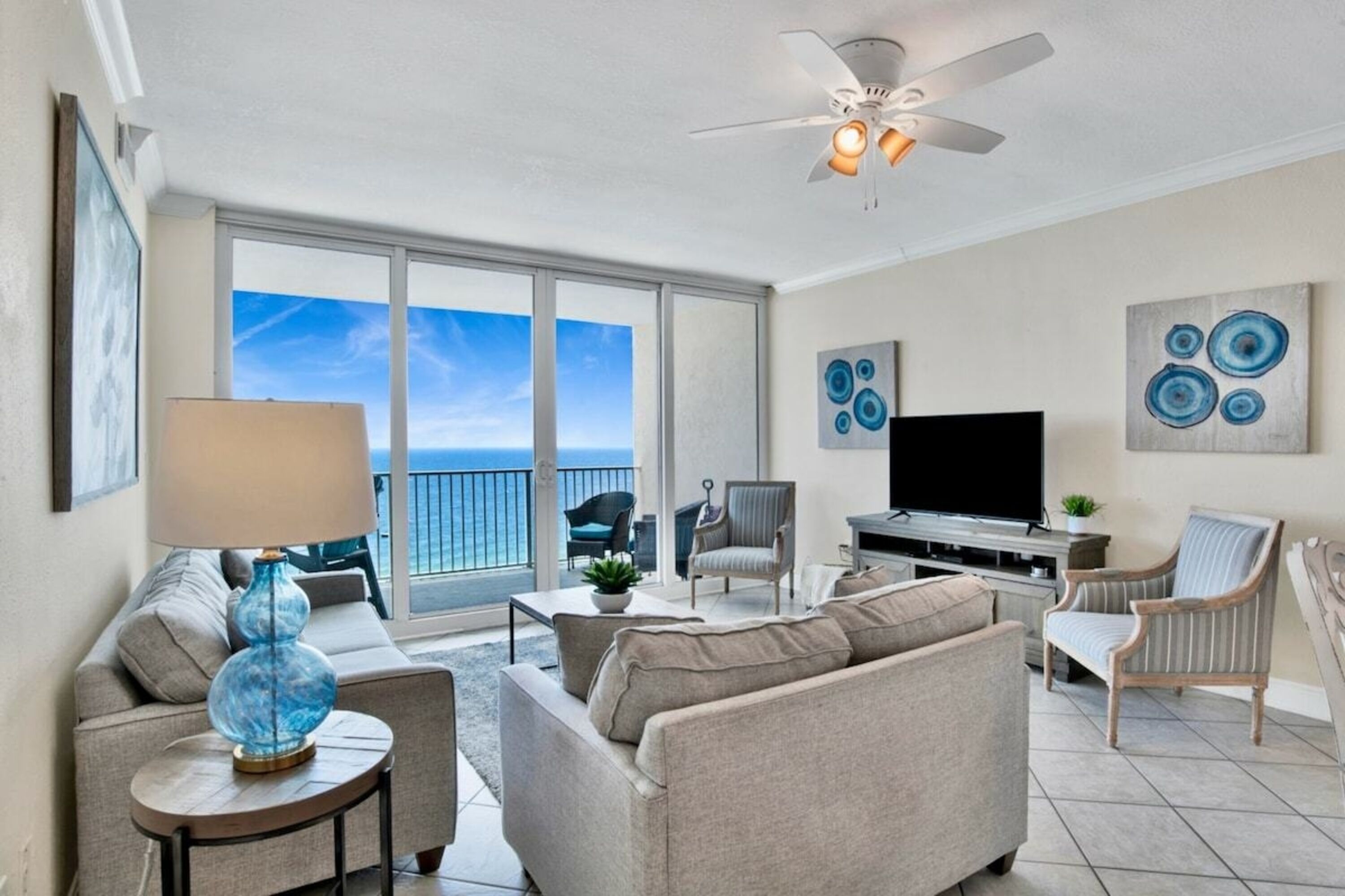 Kondominium Klasik, 3 kamar tidur, akses ke kolam renang, pemandangan pantai | Ruang keluarga