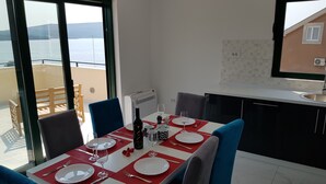 Loftsleilighet | Spiseområde på rommet