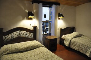 Chambre, plusieurs lits | Wi-Fi gratuit