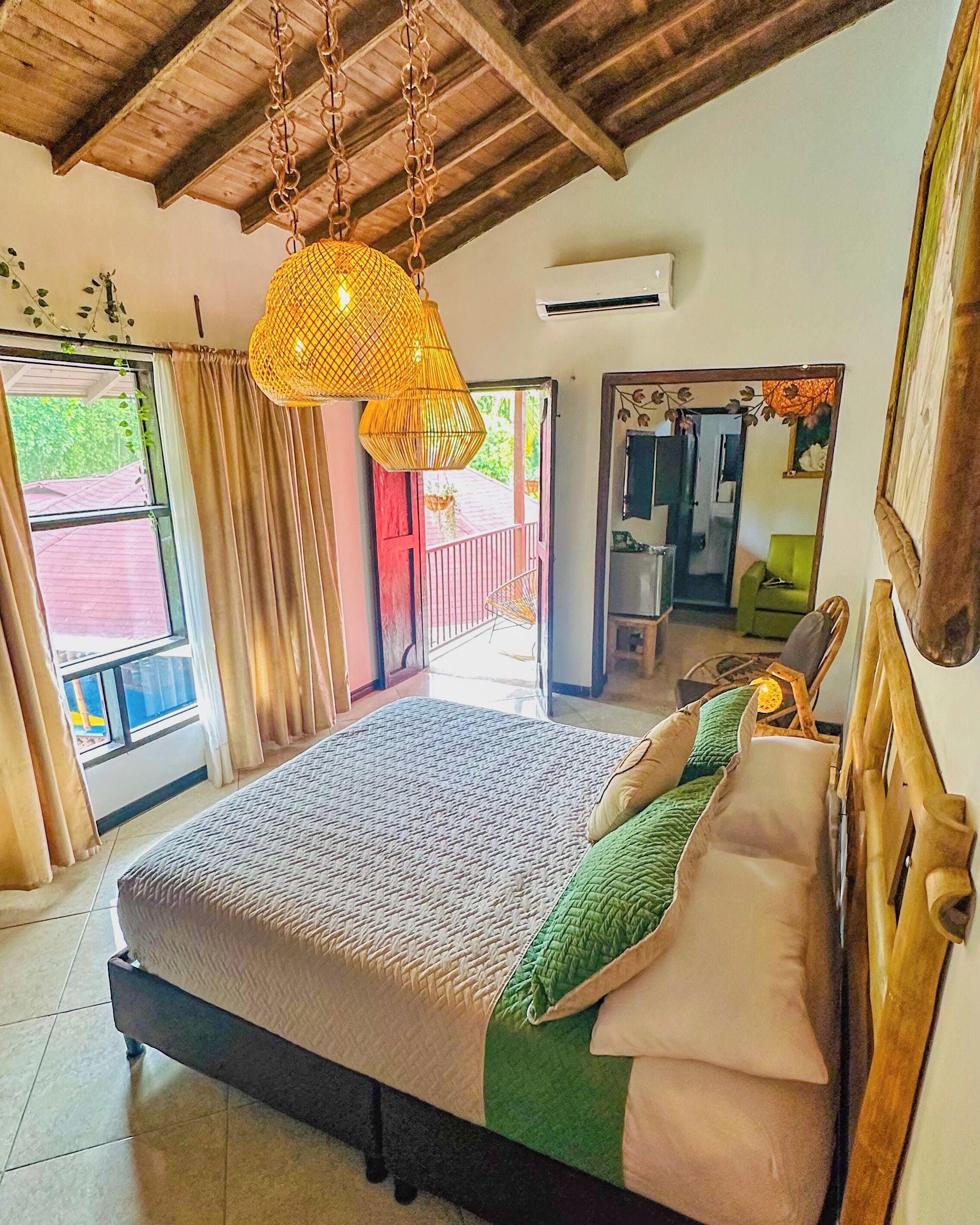 高级开间套房 | 床单、轮椅无障碍