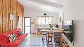 Superior Suite | Living area | 43-inch Smart TV with cable channels, TV, Netflix