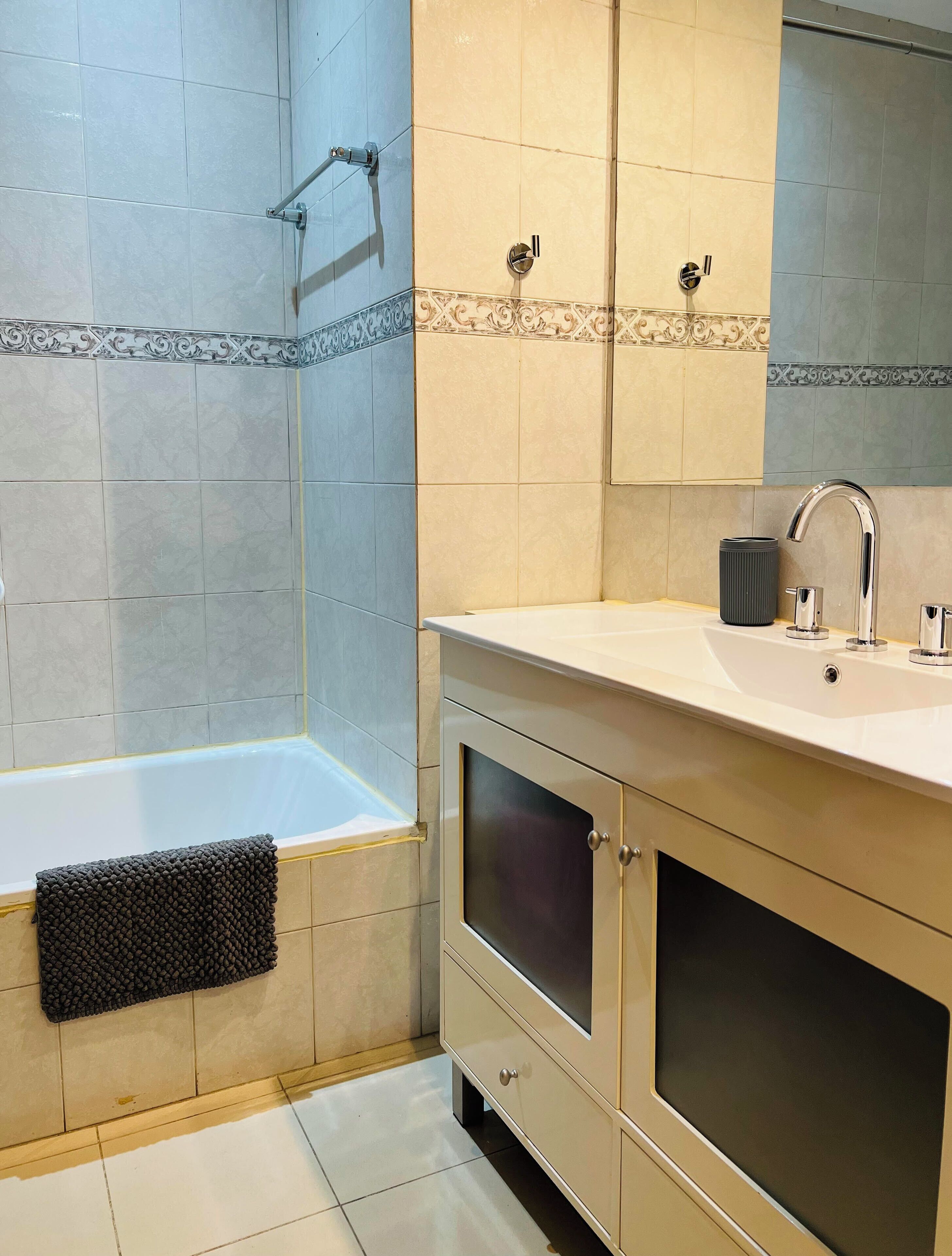 Exclusive-Apartment | Badezimmer | Duschwanne, Komfortbadewanne, Haartrockner, Bidet