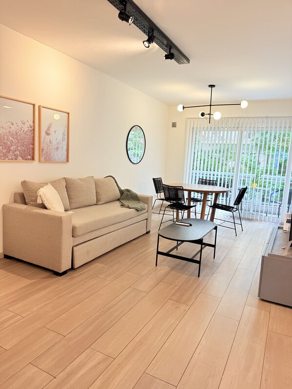 Exclusive Apartment | Living area | Flat-screen TV