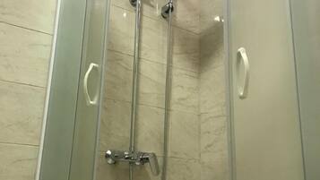 Shower, free toiletries, bidet, towels
