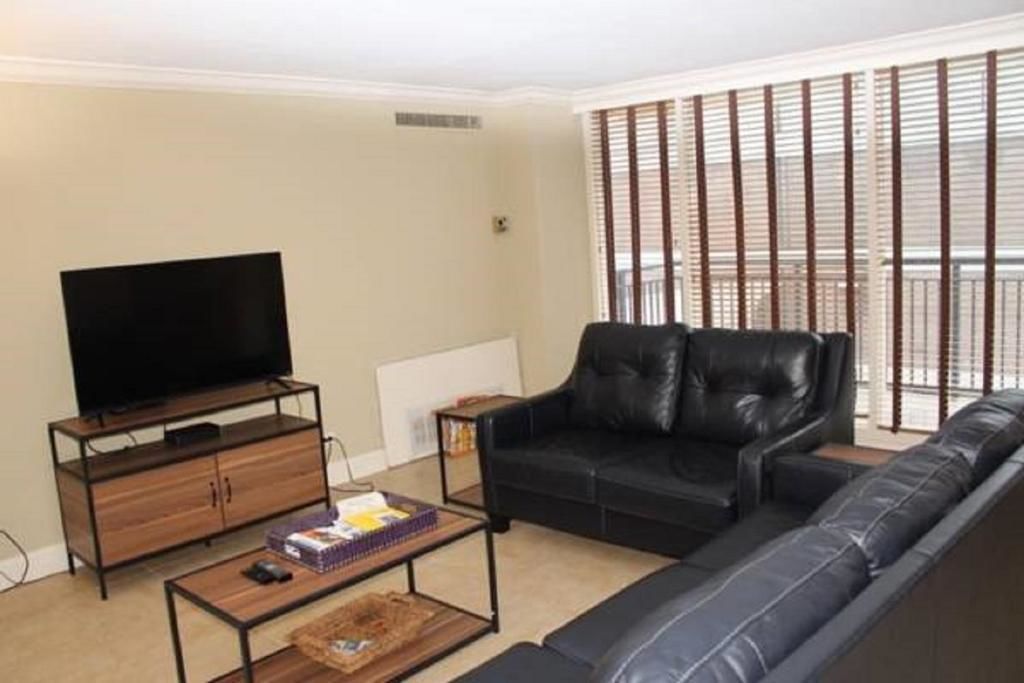 Phòng đơn | Khu phòng khách | Smart TV 40-inch có truyền hình cáp, TV, Netflix 