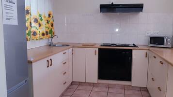 Standard Apartment, 3 Bedrooms | Private kitchen | Full-sized fridge, microwave, oven, stovetop