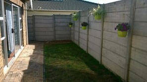 Standard Apartment, 2 Bedrooms | Garden view