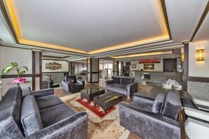 Lobby sitting area - Diamond City Resort Hotel (Istanbul)